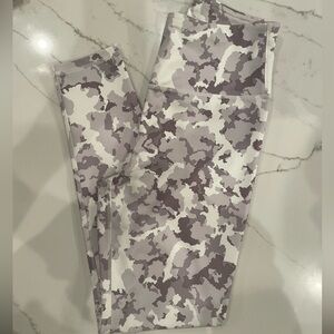 Kyodan Camouflage Leggings in Black and White
